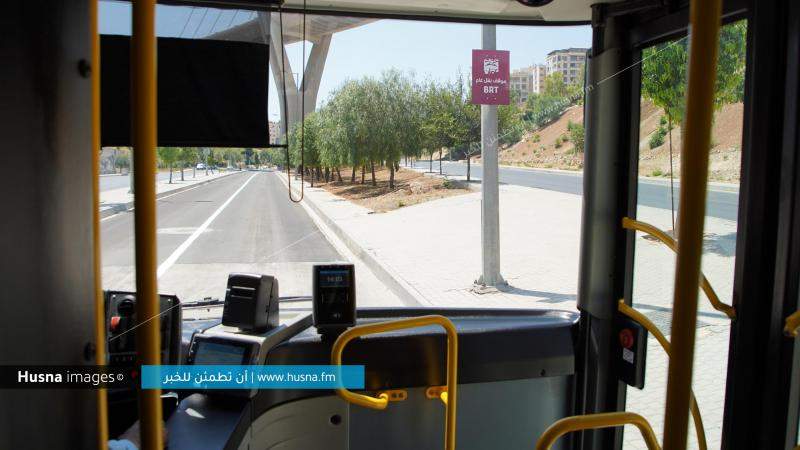 نقطة تحميل وتنزيل الركاب في مسار الباص السريع | Husna Images