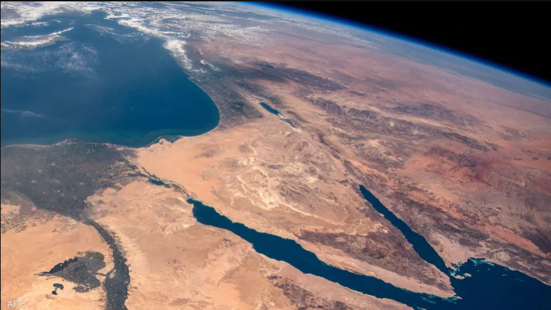 صورة من الفضاء لشبه جزيرة سيناء والبحر الأحمر وقناة السويس التقطت عام 1991