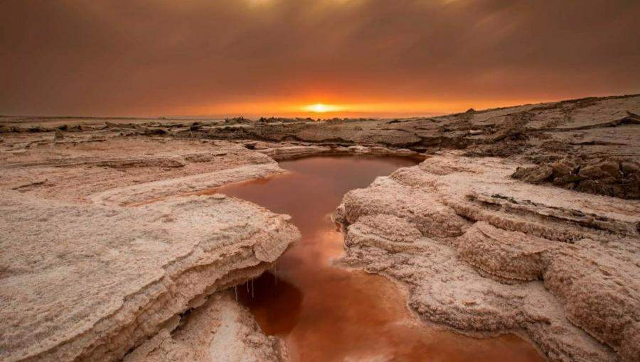 بركة البحر الميت حمراء I المصور زيد أبو طه
