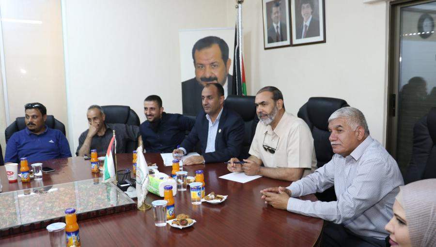 صورة قديمة لأعضاء مجلس نقابة المعلمين