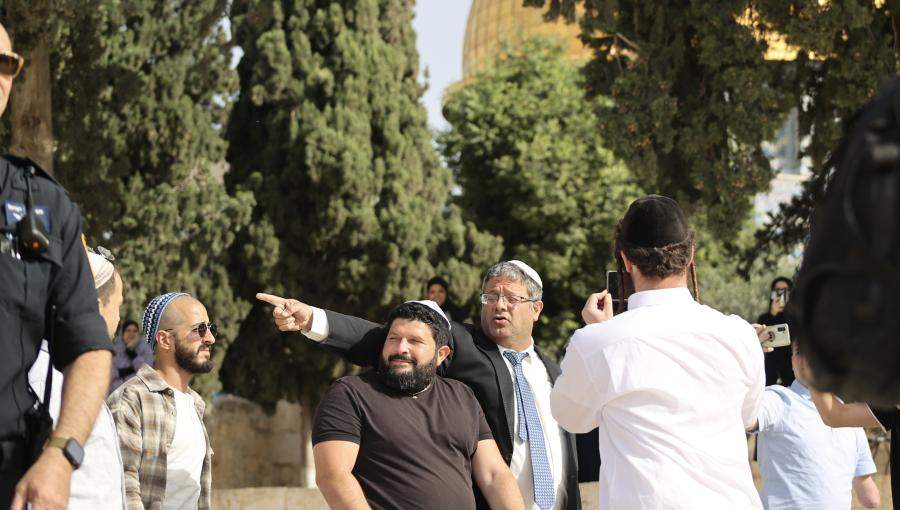 المتطرف إيتمار بن غفير يقتحم باحات المسجد الاقصى بحراسة من شرطة الاحتلال 7 آب 2022