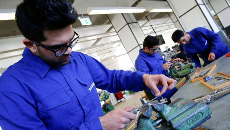 طلاب في قسم التدريب المهني