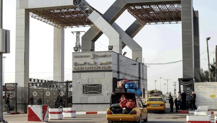 معبر رفح الفاصل بين مصر وغزة