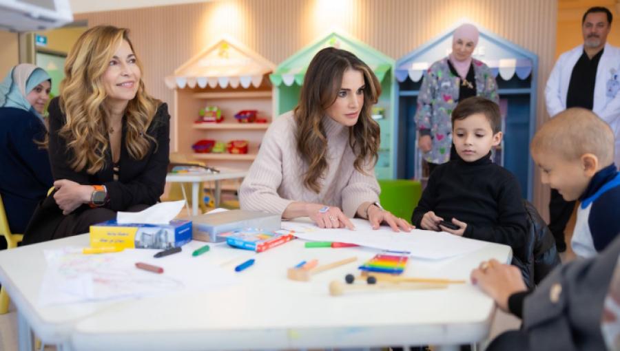 الملكة رانيا في زيارة لمرضى السرطان القادمين من غزة 29 تشرين الثاني 2023 الملكة رانيا في زيارة لمرضى السرطان القادمين من غزة 29 تشرين الثاني 2023