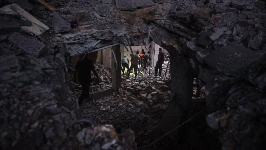 من آثار الدمار بسبب قصف الاحتلال على غزة