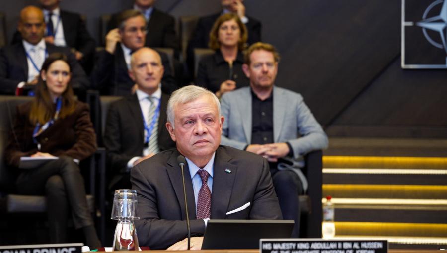 الملك خلال لقائه مع مجلس حلف شمال الأطلسي (الناتو)