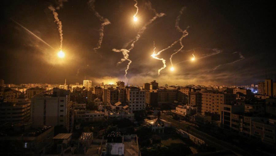 قنابل مضيئة فوق سماء غزة 7 تشرين ثاني 2023 قنابل مضيئة فوق سماء غزة 7 تشرين ثاني 2023