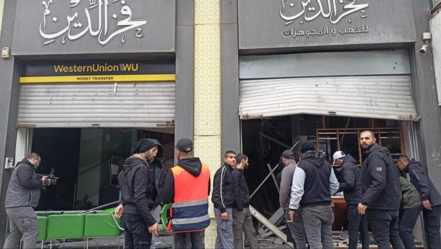 آثار مداهمة الاحتلال لأحد محلات الذهب في جنين 28/12/2023