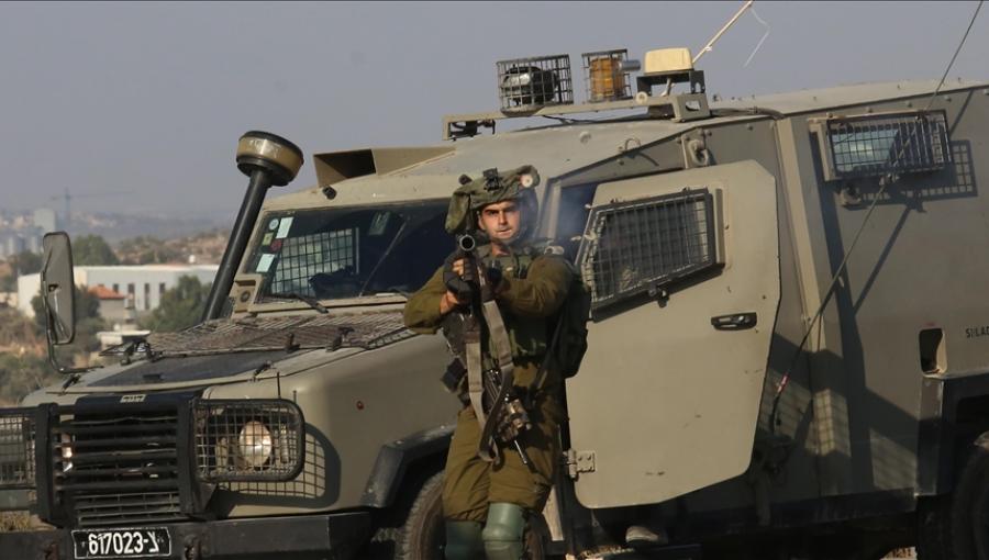 أحد جنود الاحتلال يطلق القنابل خلال اقتحام سابق في الضفة الغربية المحتلة أحد جنود الاحتلال يطلق القنابل خلال اقتحام سابق في الضفة الغربية المحتلة | الأناضول