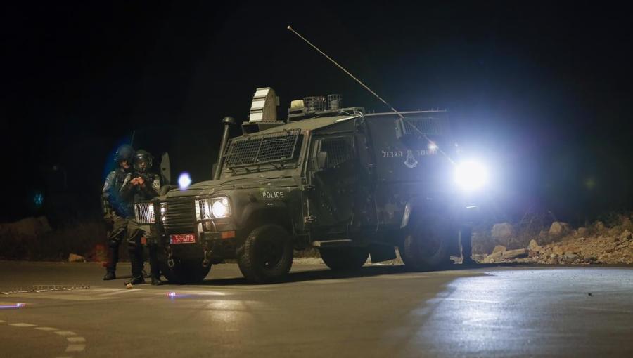 آليات وجنود الاحتلال خلال اقتحام ليلي سابق في الضفة الغربية | المصدر: المركز الفلسطيني للإعلام