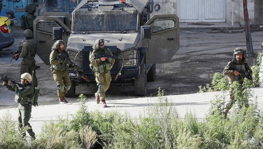 جنود الاحتلال الإسرائيلي خلال اقتحام سابق في الضفة الغربية المحتلة | المصدر: رويترز