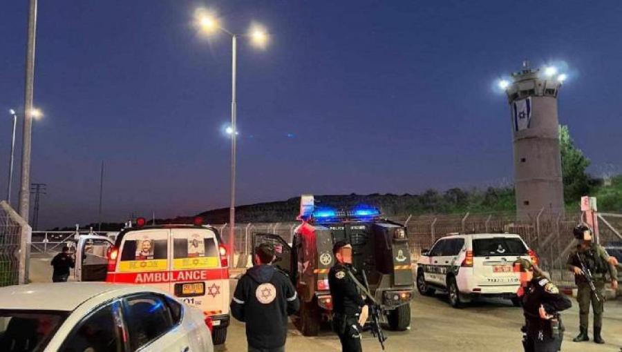 من موقع عملية الدهس قرب قلقيلية من موقع عملية الدهس قرب قلقيلية 3/4/2024 | المصدر: المركز الفلسطيني للإعلام