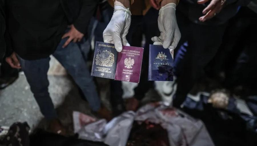 جوازات السفر التي كان يحملها فريق منظمة "المطبخ العالمي المركزي" الإغاثية الأمريكية بعد أن استهدفهم الاحتلال في غزة جوازات السفر التي كان يحملها فريق منظمة "المطبخ العالمي المركزي" الإغاثية الأمريكية بعد أن استهدفهم الاحتلال في غزة | المصدر: الأناضول