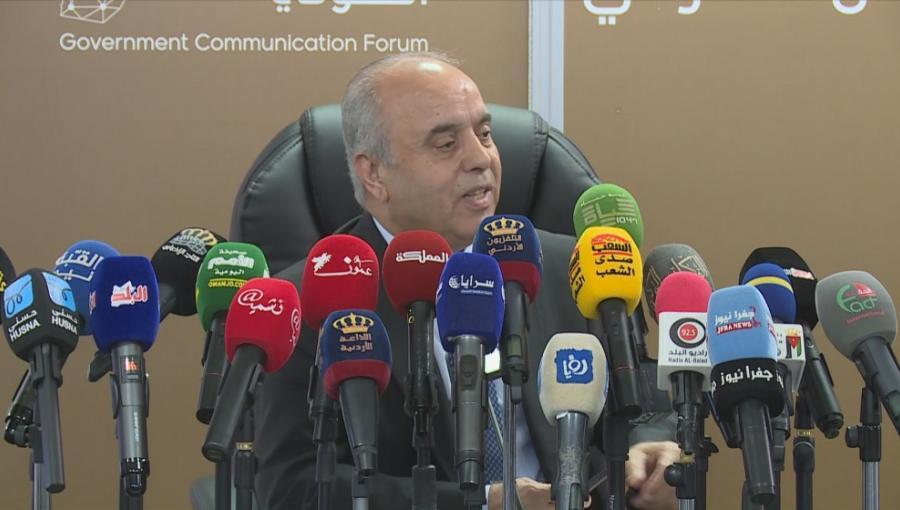 وزير التربية والتعليم عزمي محافظة خلال لقاء في منتدى الاتصال الحكومي 23/4/2024