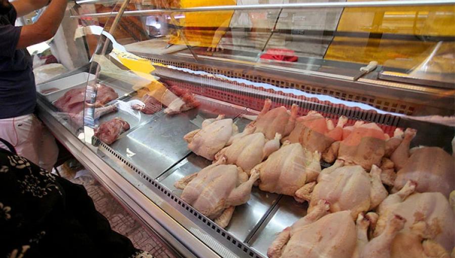 ثلاجة دجاج طازج في أحد المحال التجارية