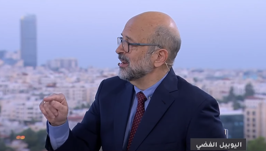 رئيس الوزراء الأسبق عمر الرزاز رئيس الوزراء الأسبق عمر الرزاز في حديثه عن الملك بمناسبة اليوبيل الفضي 9/6/2024 | المصدر: قناة المملكة