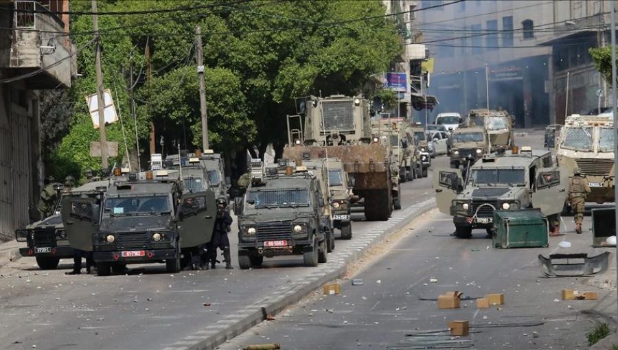 آليات الاحتلال خلال اقتحام سابق في الضفة الغربية | المصدر: الأناضول