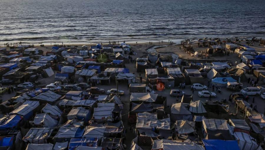 خيام النازحين الفلسطينيين على شاطئ مدينة رفح الفلسطينية جنوب قطاع غزة خيام النازحين الفلسطينيين على شاطئ مدينة رفح الفلسطينية جنوب قطاع غزة | المصدر: الوكالة الأوروبية للصور الصحفية