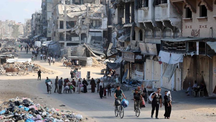 فلسطينيون ينزحون من مناطق شمال مدينة غزة فلسطينيون ينزحون من مناطق شمال مدينة غزة 12/10/2024 | وكالة الأنباء الفرنسية