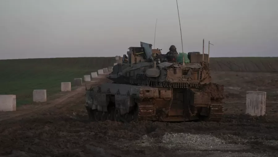 دبابة إسرائيلية قرب حدود غزة | المصدر: أسوشييتد برس