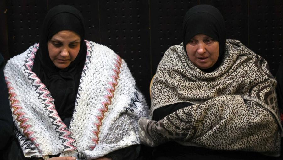 فلسطينيتان تشعران بخيبة الأمل بعد عرقلة نتنياهو الإفراج عن الدفعة الـ7 من الأسرى الفلسطينيين  22/2/2025 | المصدر: الوكالة الأوروبية للصور الصحفية