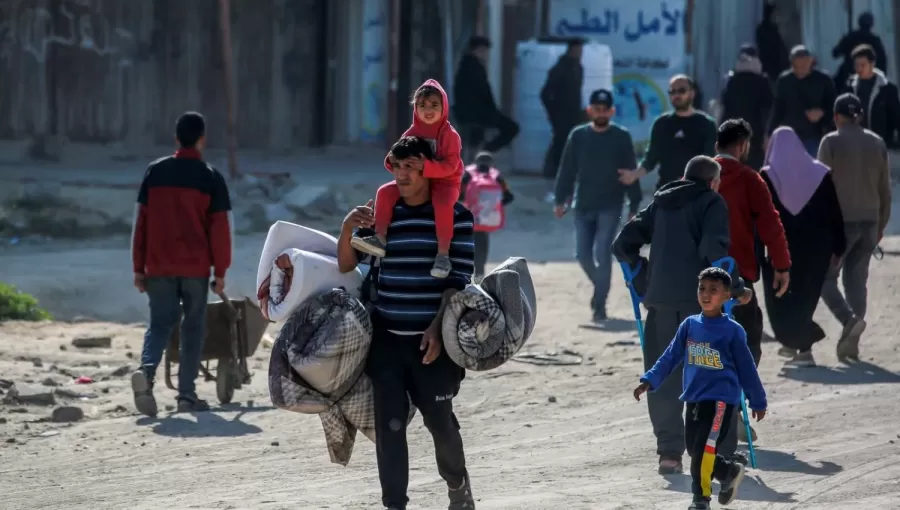 فلسطينيون ينزحون من مناطق شرقي قطاع غزة عقب استئناف &quot;إسرائيل&quot; حرب الإبادة 18/3/2025 | المصدر: وكالة الأنباء الفرنسية