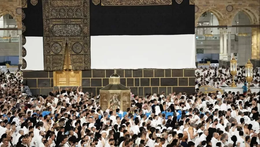 حجاج بيت الله الحرام يؤدون طواف الإفاضة في موسم حج 1445 حجاج بيت الله الحرام يؤدون طواف الإفاضة في موسم حج 1445 | المصدر: واس