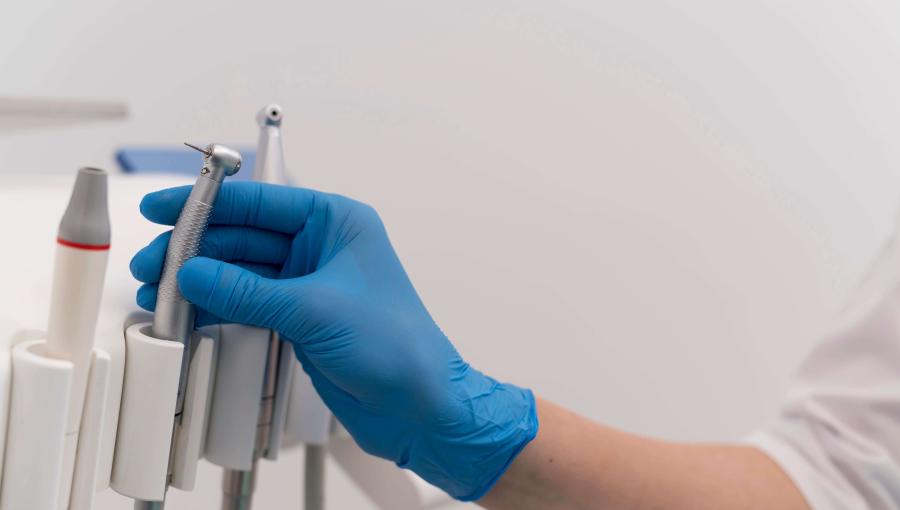 أدوات طبيب أسنان | تعبيرية