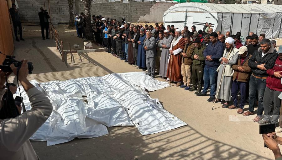 فلسطينينون يؤدون صلاة الجنازة على شهداء مجزرة جباليا 2/4/2025 | المصدر: وكالة "وفا" الفلسطينية فلسطينينون يؤدون صلاة الجنازة على شهداء مجزرة جباليا 2/4/2025 | المصدر: وكالة "وفا" الفلسطينية