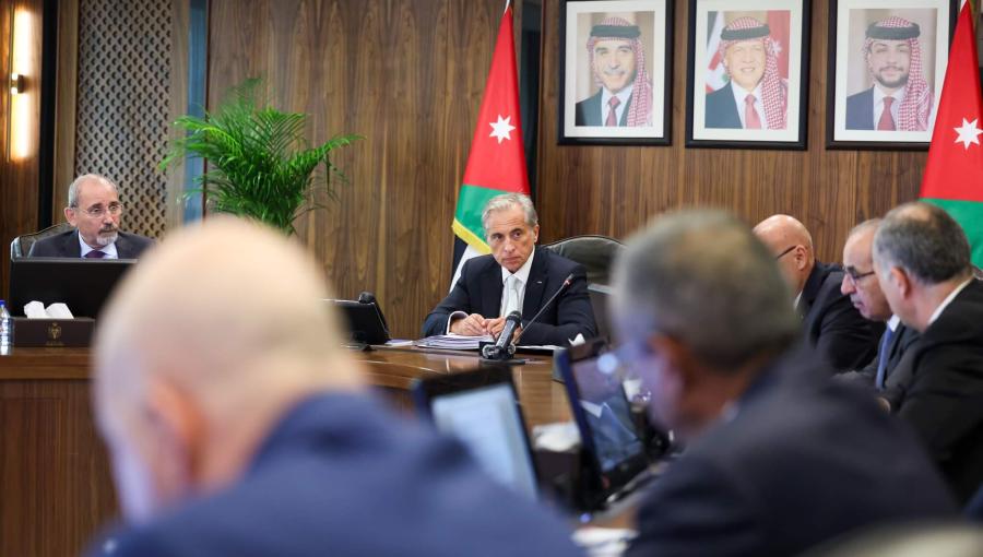 جعفر حسان وأيمن الصفدي خلال جلسة مجلس الوزراء جعفر حسان وأيمن الصفدي خلال جلسة مجلس الوزراء 18/5/2025 | المصدر: رئاسة الوزراء