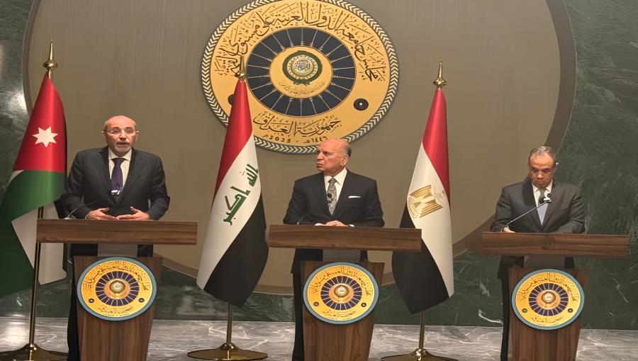 وزراء خارجية الأردن والعراق ومصر وزير الخارجية أيمن الصفدي خلال مؤتمر صحفي مع نظيريه العراقي والمصري في بغداد 14/5/2025 | المصدر: وزارة الخارجية