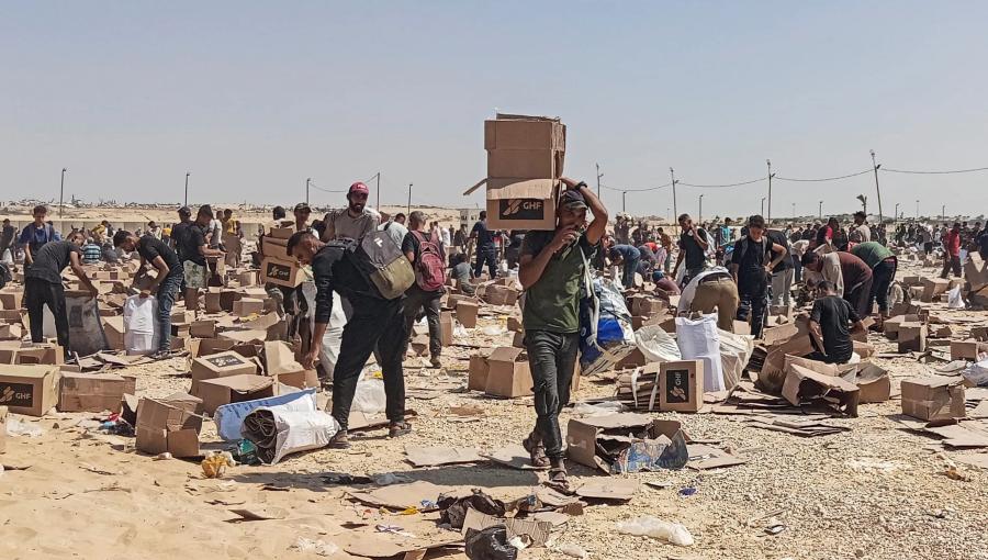 فلسطينيون في محيط احد مراكز توزيع المساعدات في قطاع غزة 7/5/2025 | المصدر : رويترز فلسطينيون في محيط احد مراكز توزيع المساعدات في قطاع غزة 7/5/2025 | المصدر : رويترز