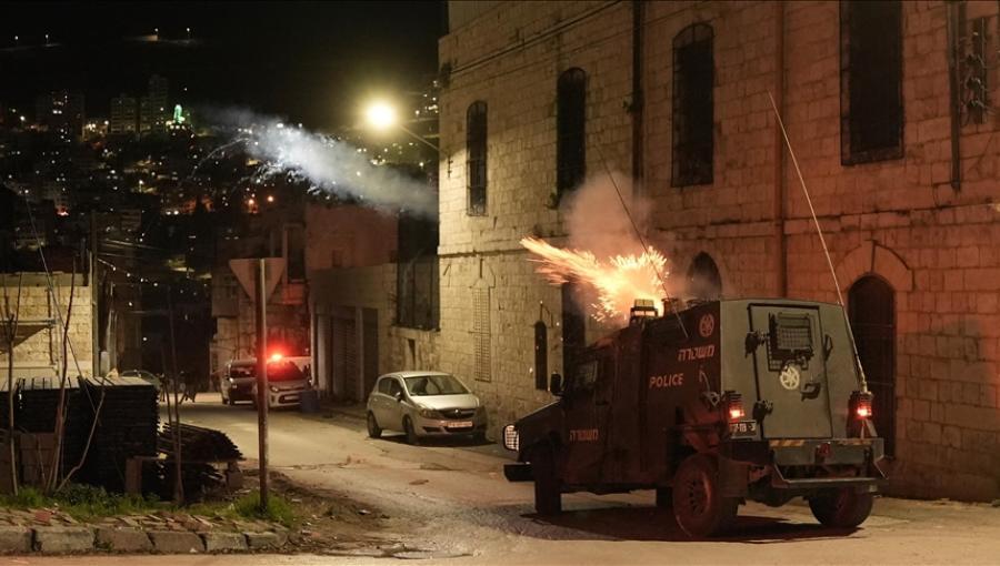آلية لجيش الاحتلال تطلق النيران في الضفة آلية لجيش الاحتلال تطلق النيران في الضفة | المصدر: المركز الفلسطيني للإعلام