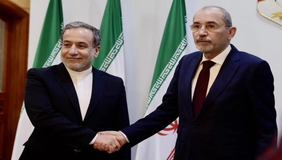 وزير الخارجية الأردني أيمن الصفدي ونظيره الإيراني عباس عراقجي