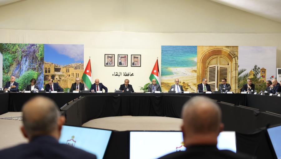 رئيس مجلس الوزراء وعدد من أعضاء المجلس خلال الجلسة في البلقاء رئيس مجلس الوزراء وعدد من أعضاء المجلس خلال الجلسة في البلقاء 25/6/2025 | المصدر: مجلس الوزراء