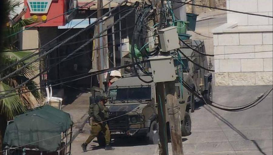 آليات الاحتلال تقتحم قرية مادما جنوب مدينة نابلس وتغلق المحال التجارية 13/7/2025 | المصدر: فلسطين بوست