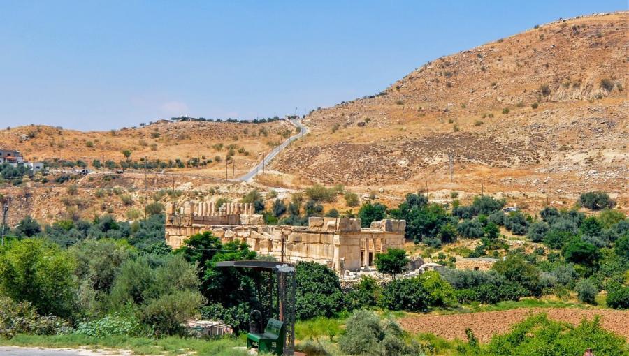 قصر العبد قصر العبد التاريخي في منطقة عراق الأمير المخطط لإدراجه على لائحة التراث العالمي