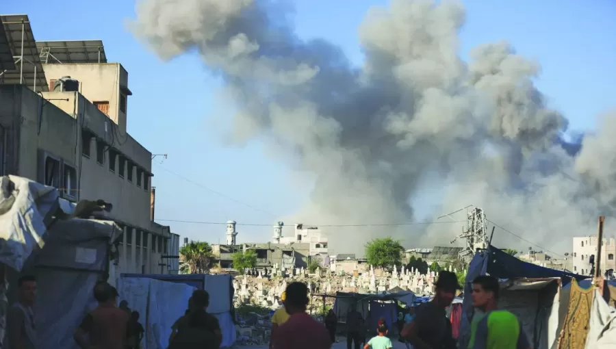 تصاعد الدخان بعد قصف مدفعي إسرائيلي استهدف مدينة غزة تصاعد الدخان بعد قصف مدفعي إسرائيلي استهدف مدينة غزة 26/8/2025 | المصدر: رويترز