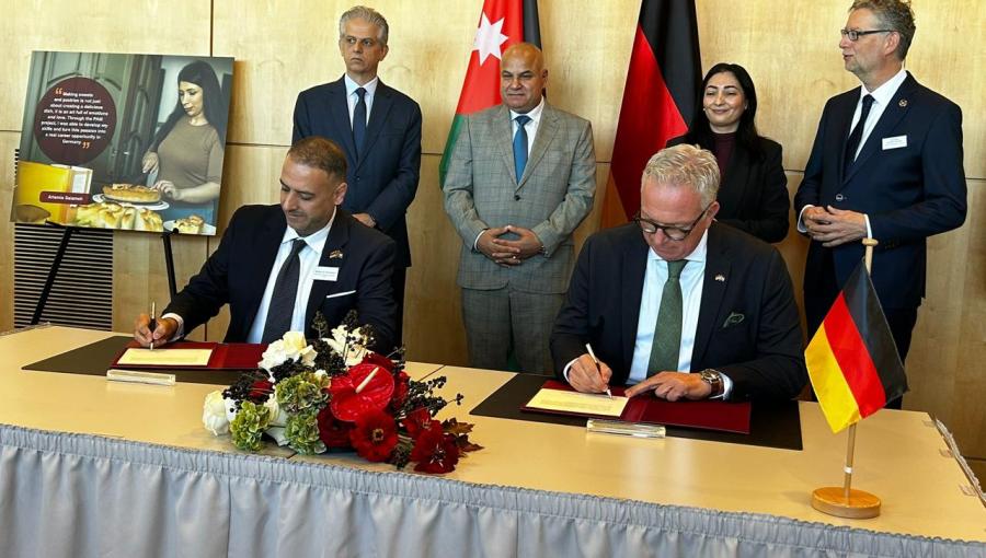 خلال توقيع 4 اتفاقيات تفاهم بين الأردن والاتحاد المركزي للحرف اليدوية الألمانية خلال توقيع 4 اتفاقيات تفاهم بين الأردن والاتحاد المركزي للحرف اليدوية الألمانية برلين 28/9/2025 | المصدر: وزارة العمل