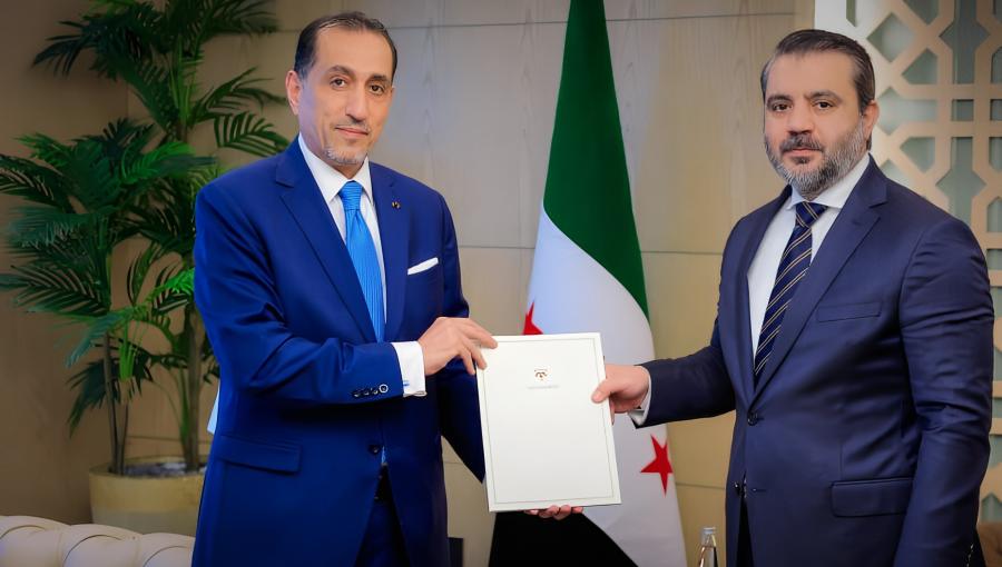 أسعد الشيباني وسفيان القضاة أسعد الشيباني خلال تسلمه نسخة عن أوراق اعتماد سفيان القضاة سفير الأردن في سوريا 2/9/2025 | المصدر: الوكالة العربية السورية للأنباء