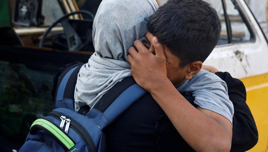 فلسطينيون يبكون بعد استشهاد ذويهم بغارات الاحتلال على وسط غزة فلسطينيون يبكون بعد استشهاد ذويهم بغارات الاحتلال على وسط غزة 28/9/2025 | المصدر: رويترز