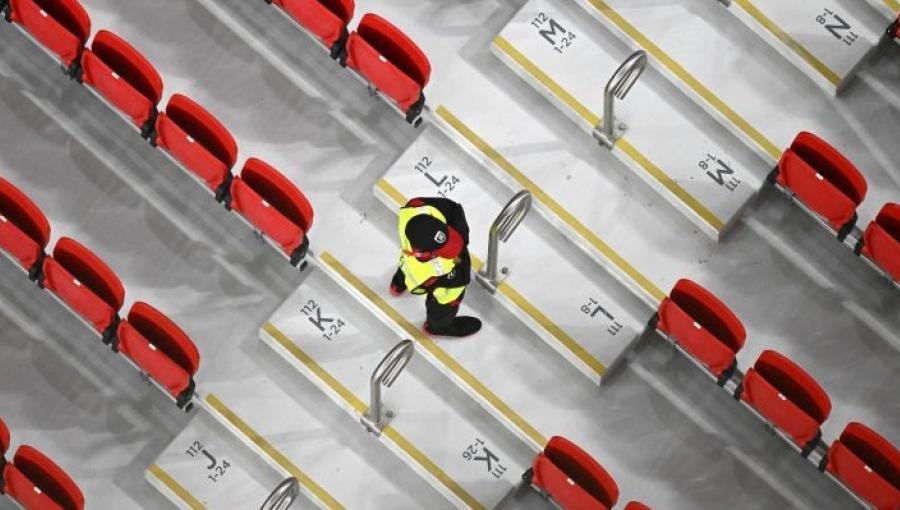 حارس أمن في مدرجات أحد الملاعب حارس أمن في مدرجات أحد الملاعب | تعبيرية Getty Images