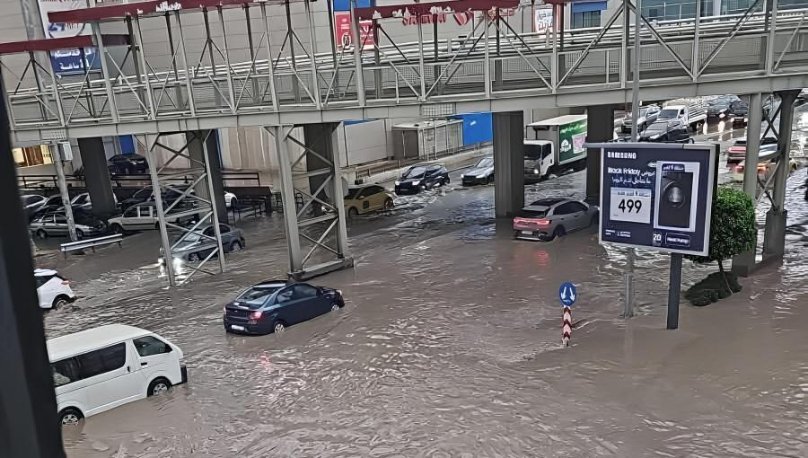 ارتفاع منسوب المياه في محيط السيفوي في منطقة الشميساني بالعاصمة عمان 25/11/2025 | المصدر: منصة إكس