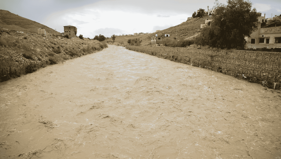 سيل الزرقاء | تعبيرية: حسنى