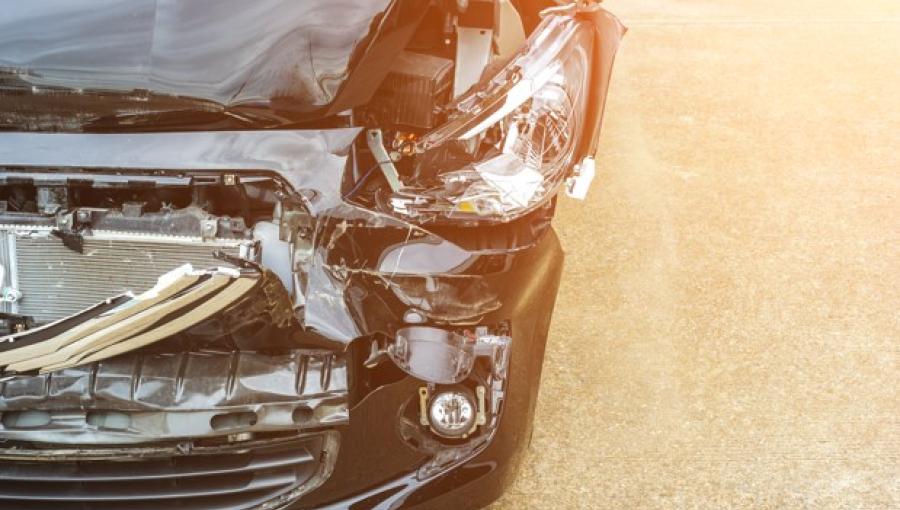 سيارة متضررة بعد حادث سير | تعبيرية freepik