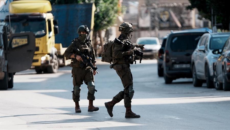 جنديان من جيش الاحتلال خلال اقتحام سابق في طوباس | المصدر: الأناضول