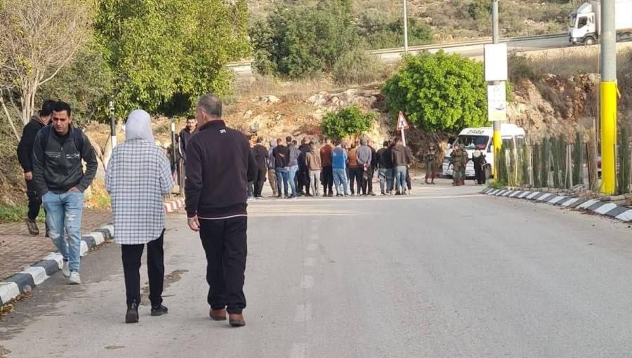 جيش الاحتلال يحتجز المواطنين قرب جسر الزاوية غرب سلفيت 7/12/2025 | فلسطين بوست