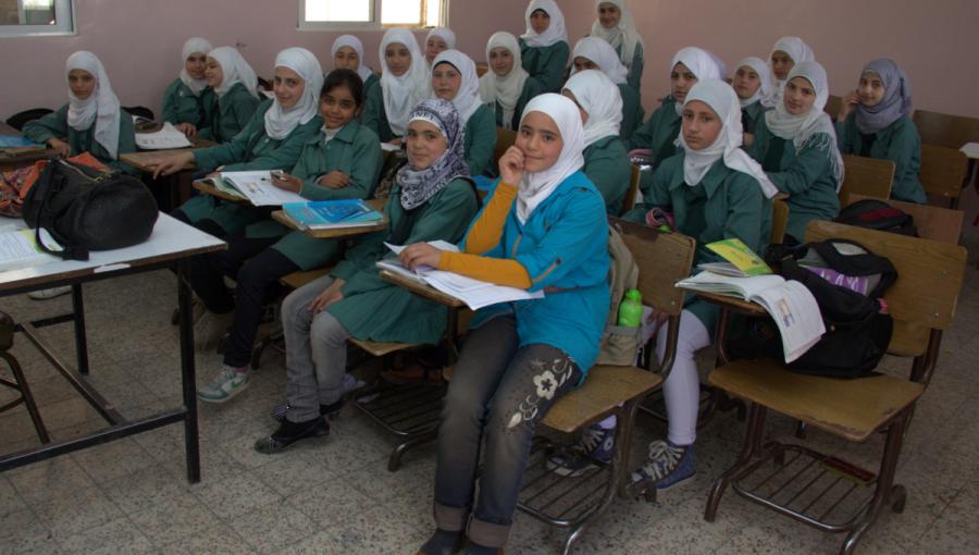 طالبات داخل صف في مدرسة حكومية | أرشيفية