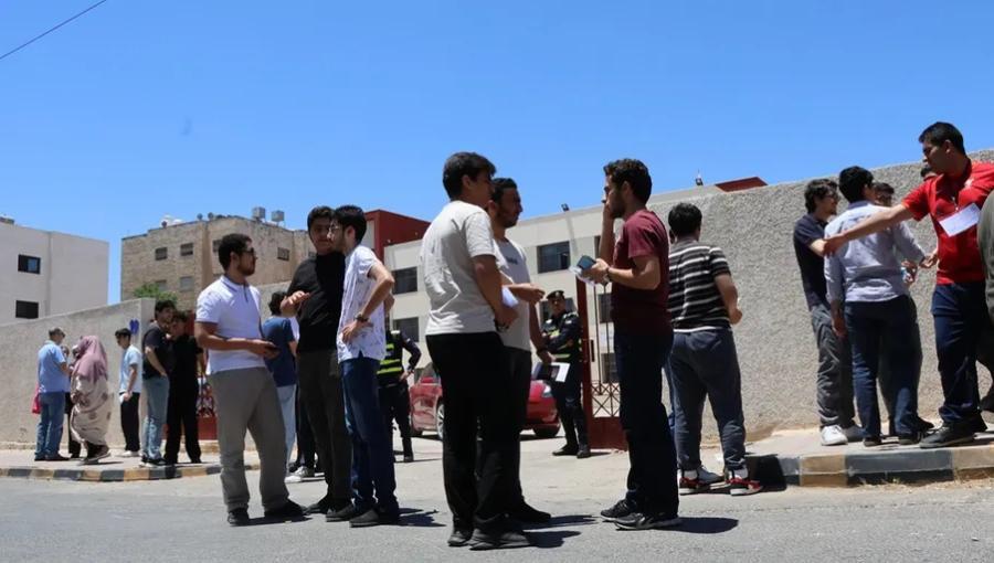 طلبة توجيهي عقب تأديتهم أحد الامتحانات | أرشيفية