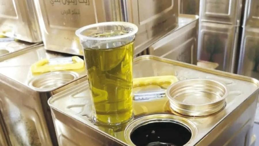 كأس زيت زيتون